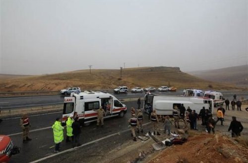 Türkiyədə cənazə aparan maşın aşdı: yeddi ölü, 15 yaraalı - VİDEO