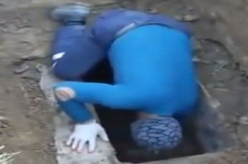 Bakıda qəbirdən çıxarılan şəxs hər kəsi şoka saldı - Alnında ərəbcə yazı var - VİDEO