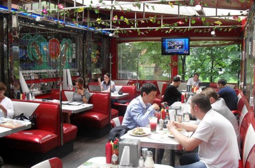 Məşhur restoran şəbəkəsi Hepatit A virusu yaydığına görə bağlanıb - İşçilər peyvəndlənməyib