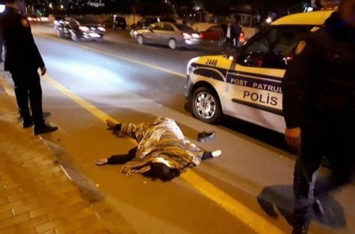 Bakıda yolu keçmək istəyən qadını maşın vurdu - VİDEO