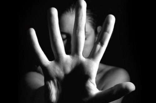 Bəhanə ilə evə daxil olub iki uşaq anasını zorladı - Biabırçılıq