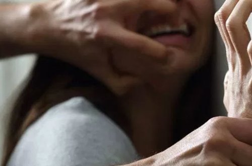 Arvadının gözü qarşısında 18 yaşlı qızına təcavüz etdi - Biabırçılıq