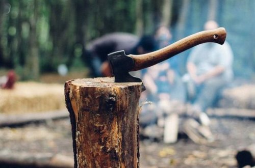 Azərbaycanda əməliyyat zamanı polis kapitanı balta ilə vuruldu