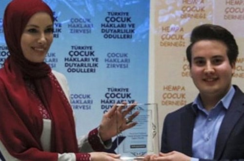 İntim videosu yayılan məşhur aktrisa hicaba keçdi - FOTO