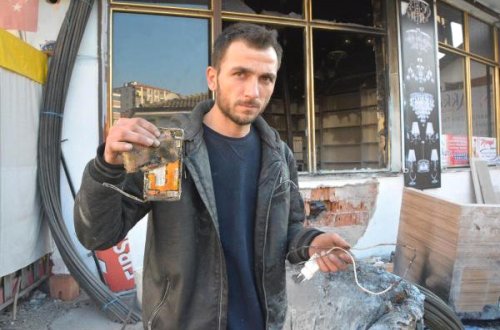 Enerji yığmaq üçün telefonunu elektrikə taxdı, faciə baş verdi - FOTOLAR