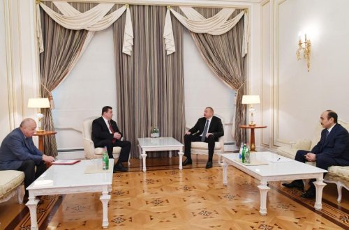 “İlham Əliyev gün ərzində mətbuatı şəxsən izləyir”