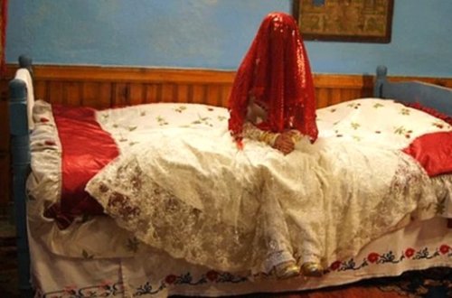 Ölkə Şokda: 16 yaşlı qız nikahdan kənar uşaq dünyaya gətirdi: Körpənin atası... - VİDEO