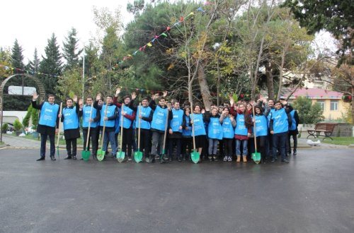 “Bizim həyət” layihəsi çərçivəsində abadlaşdırılan növbəti həyət sakinlərin istifadəsinə verilib