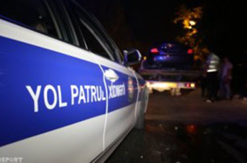 Minik maşını yük maşınının altında qaldı