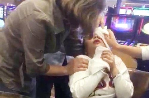 Kişi Batumidə kazinoda tutduğu sevgilisini bıçaqladı, rəfiqəsini öldürdü - VİDEO - FOTO