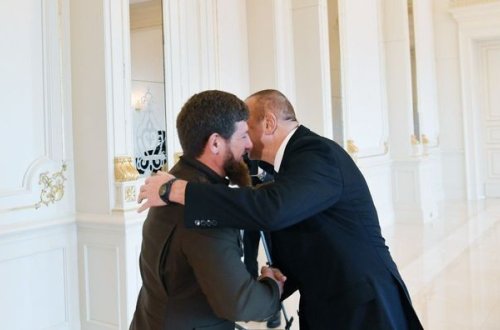 Kadırovun İlham Əliyevlə səmimi görüşü - VİDEO