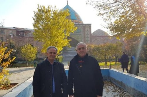 Azərbaycanlı deputatlar Yerevanda məsciddə - FOTO