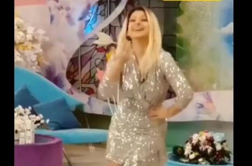 Qısa ətək geyinən tanınmış aparıcının bu videosu müzakirələrə səbəb oldu