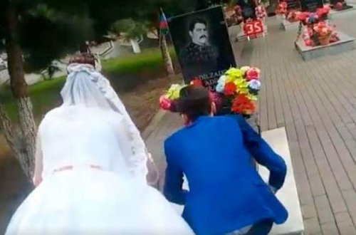 Azərbaycanda bəy toy günü şəhid dostunun məzarını ziyarət etdi - VİDEO