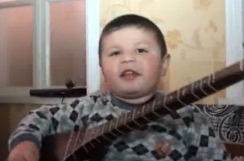 5 yaşlı uşaq sosial şəbəkələrin ulduzuna çevrilib - VİDEO