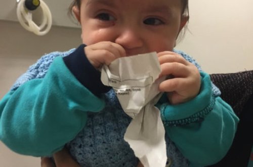 8 aylıq körpəni küçəyə atıb və qaçdılar