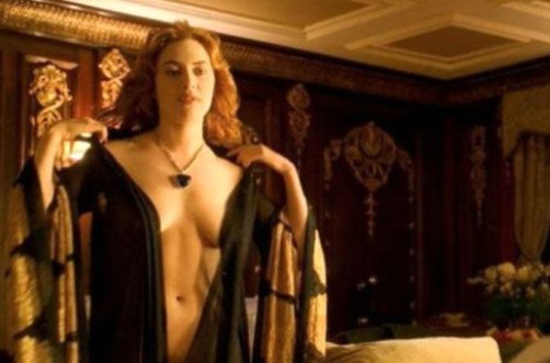 Stressini atmaq üçün çəkilişdən öncə tərəf müqabilinə sinəsini göstərdi - Fotolar