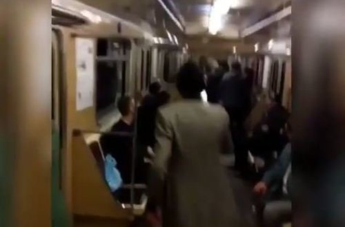 Bakı metrosunda biabırçılıq: Qızlar oğlana sataşdı, dava düşdü - VİDEO