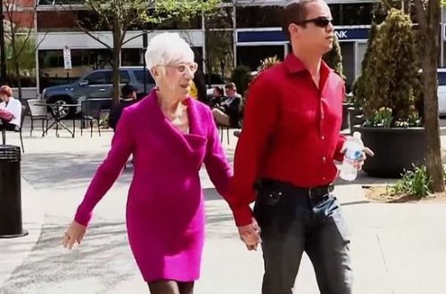 91 yaşlı qarıya aşiq olan kişi və ərinin qanını içən qadın - FOTO