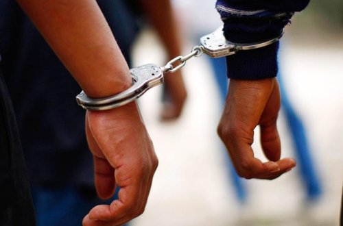 Qadın polisin İNANILMAZ ƏMƏLİNİN ÜSTÜ AÇILDI: müəllimələri və polis qadınları kişilərə satırmış - FOTOLAR