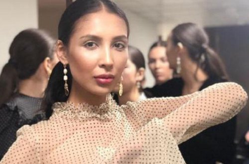 Deputat yarılçılpaq halda podiuma çıxdı - FOTO