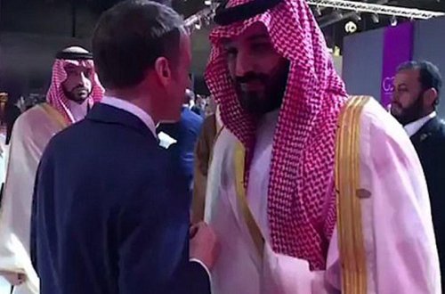 Şok kadrlar: Fransa prezidenti ərəb şahzadəyə 