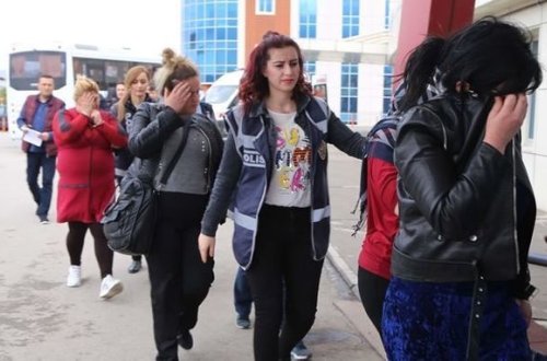 Azərbaycan qadınlarını Türkiyədə satan hakim qarşısında