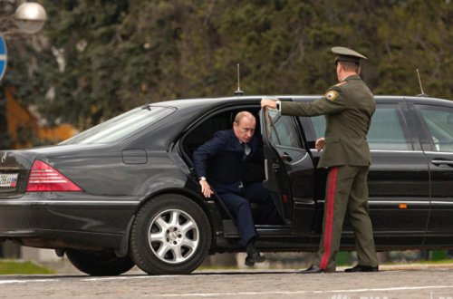 Dünya liderləri Putinin zirehli avtomobilinə GÖZ DİKDİ - FOTOLAR