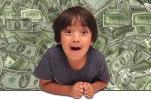 Dünyanın ən zəngin bloqerinin 7 yaşı var imiş