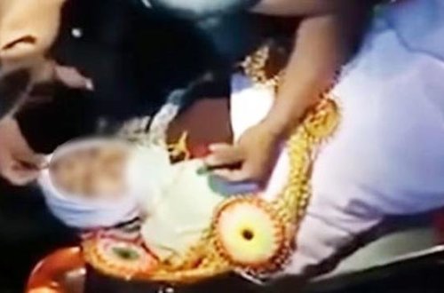 Ölən sevgilisi ilə dəfn mərasimində nişanlandı – Ürəkdağlayan hadisə/Foto