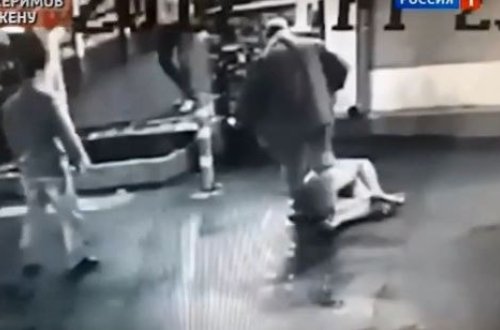 Azərbaycanlı milyonçu sevgilisini küçənin ortasında vəhşicəsinə döydü - VİDEO