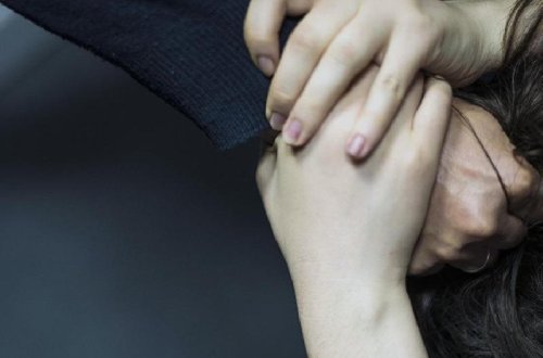 Vəzifəli qadını çılpaq şəkildə yolda sürüyürlər, cinsi əlaqədə olurlar, edam edirlər - FRANSA DƏHŞƏTLƏRİ - FOTO