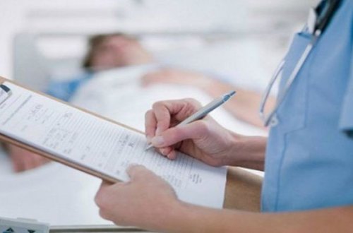 Atasını baltalayan qız dəlixanaya göndərildi