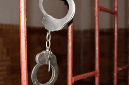 Kürəkənini “kislota” ilə yandıran qayınana məhkəmə qarşısında