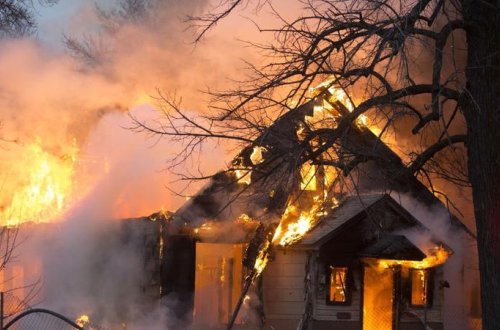 Azərbaycanlı təhqirə görə erməninin EVİNİ YANDIRDI