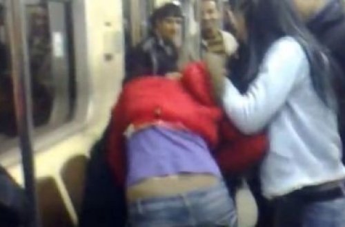 Metroda oğlanın təpiklədiyi qız danışdı: 