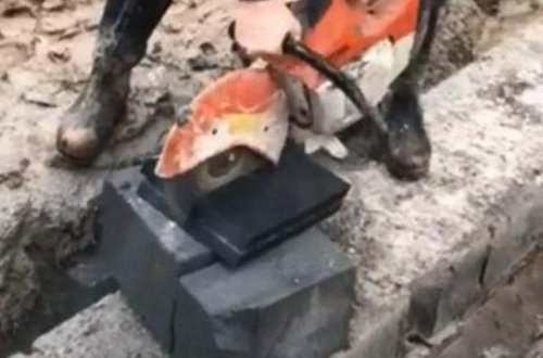 Əsəbi kişi oğlunun 