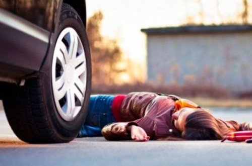 Bakıda yolu keçmək istəyən qadını maşın vurub öldürdü - VİDEO