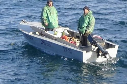 Sərhədçilər Xəzərdə iki balıqçını xilas etdilər - FOTO