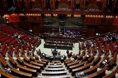 İtaliyada biabırçılıq — Millət vəkilləri parlament tualetində cinsi əlaqəyə girdilər