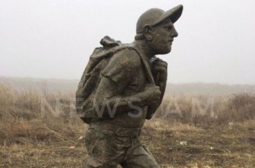 Ermənistanda Paşinyanın heykəlini dağıtdılar - FOTO