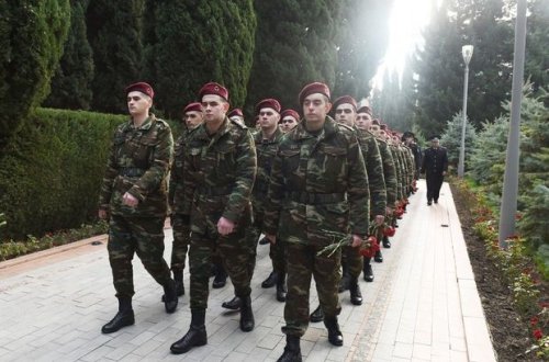 Heydər Əliyev babasının məzarını ziyarət edib - YENİLƏNİB + FOTO/VİDEO