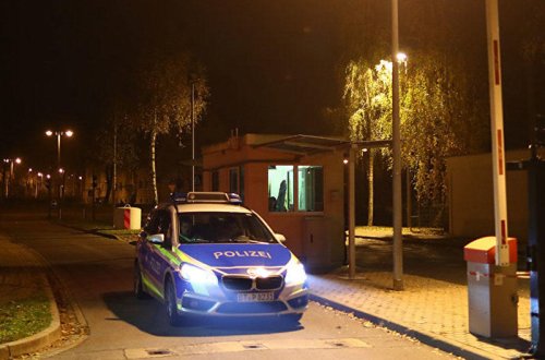 Almaniyada miqrantlar qaçqın yataqxanasını yandırdılar - VİDEO