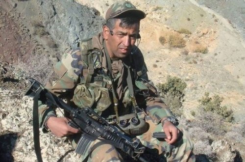 4 yaşlı uşaq hərbiçi atasını GÜLLƏLƏDİ - FOTO