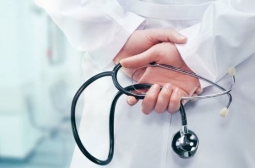 Xəstələrin ödədiyi puldan həkimə faiz çatırmış - TƏSDİQLƏNDİ