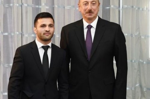 Prezident tanınmış idmançıları mükafatlandırdı - FOTO