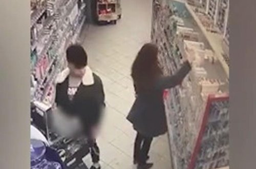 Supermarketdə əxlaqsızlıq kameraya düşdü - VİDEO - FOTO