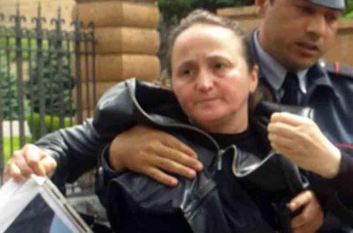 Erməni əsgər anası oğurluq etdi - Ac uşaqları üçün