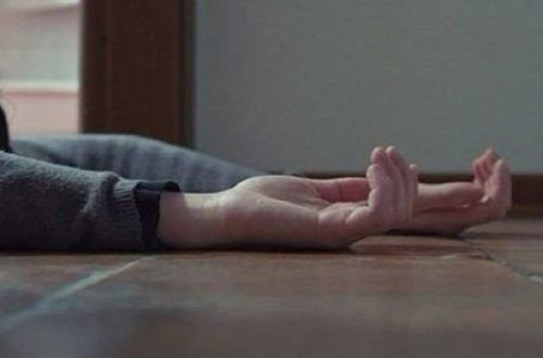 Yevlaxda kişi arvadını atası evində öldürdü