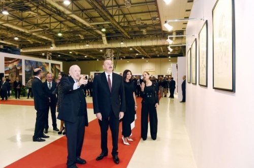 İlham Əliyev Tahir Salahovun yubileyinə həsr edilən sərgi ilə tanış olub